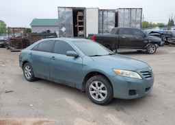 2011 TOYOTA CAMRY SE