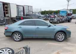 2011 TOYOTA CAMRY SE