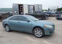 2011 TOYOTA CAMRY SE