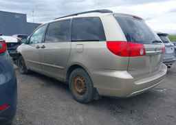 2010 TOYOTA SIENNA