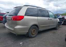 2010 TOYOTA SIENNA