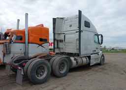2018 VOLVO VNL