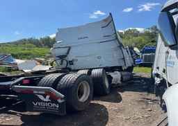 2022 VOLVO tractor