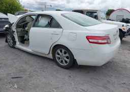 2011 TOYOTA CAMRY SE