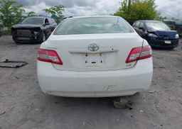 2011 TOYOTA CAMRY SE