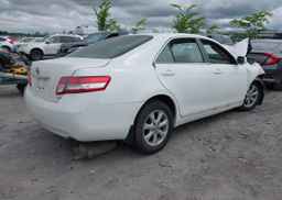 2011 TOYOTA CAMRY SE