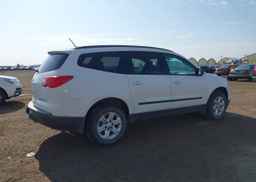 2011 CHEVROLET TRAVERSE LS