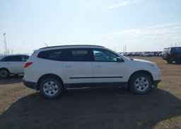 2011 CHEVROLET TRAVERSE LS