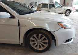2013 CHRYSLER 200 LX