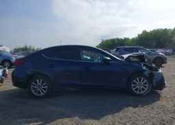 2018 MAZDA MAZDA3 SE