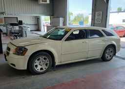 2005 DODGE MAGNUM SE