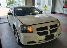 2005 DODGE MAGNUM SE