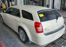 2005 DODGE MAGNUM SE