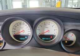 2005 DODGE MAGNUM SE