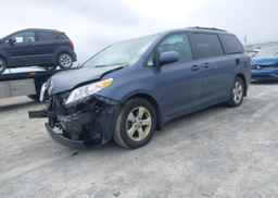 2017 TOYOTA SIENNA LE V6
