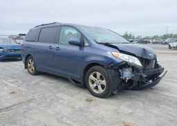 2017 TOYOTA SIENNA LE V6