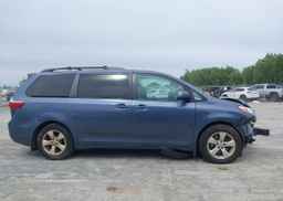 2017 TOYOTA SIENNA LE V6