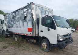 2014 HINO 195