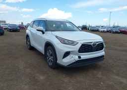 2022 TOYOTA highlander xle