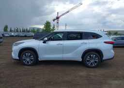 2022 TOYOTA highlander xle