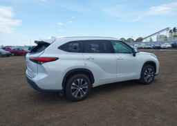 2022 TOYOTA highlander xle