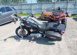 2011 HARLEY-DAVIDSON FXDC