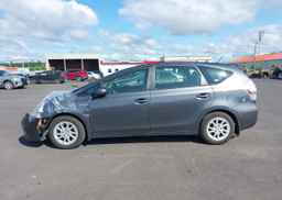 2013 TOYOTA PRIUS V