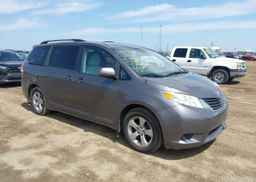 2014 TOYOTA SIENNA LE V6