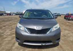 2014 TOYOTA SIENNA LE V6