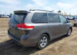 2014 TOYOTA SIENNA LE V6