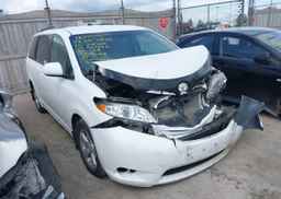 2015 TOYOTA SIENNA LE