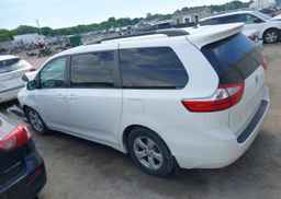 2015 TOYOTA SIENNA LE