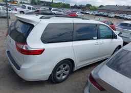 2015 TOYOTA SIENNA LE