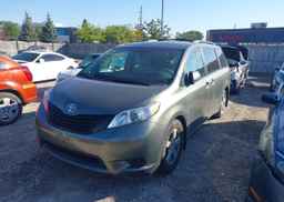 2011 TOYOTA SIENNA