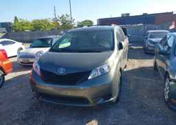 2011 TOYOTA SIENNA