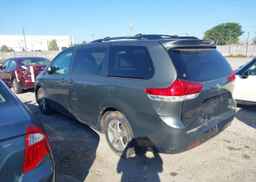 2011 TOYOTA SIENNA