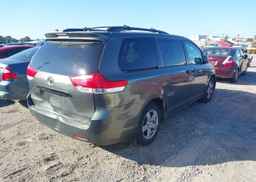 2011 TOYOTA SIENNA