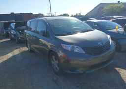 2011 TOYOTA SIENNA