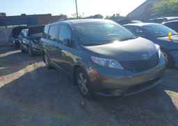 2011 TOYOTA SIENNA