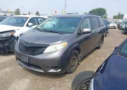 2012 TOYOTA SIENNA