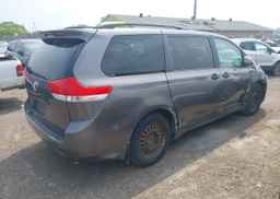 2012 TOYOTA SIENNA