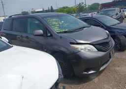2012 TOYOTA SIENNA