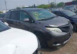 2012 TOYOTA SIENNA