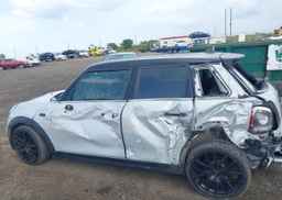 2017 MINI 5 DOOR COOPER