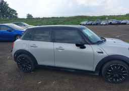 2017 MINI 5 DOOR COOPER