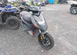 2022 APRILIA SR MOTARD 50