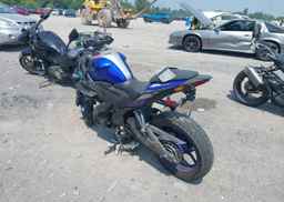 2015 YAMAHA YZFR3