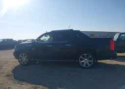 2011 CADILLAC ESCALADE EXT LUXURY