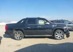 2011 CADILLAC ESCALADE EXT LUXURY