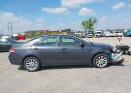 2011 TOYOTA CAMRY XLE